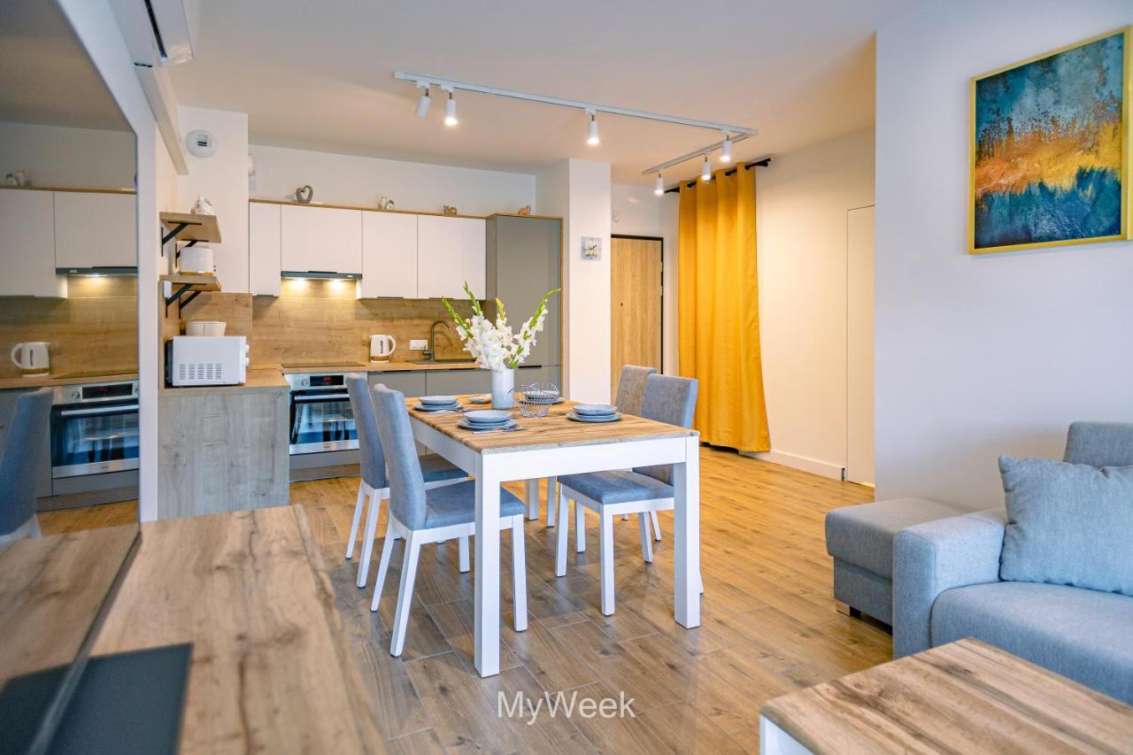 Apartment Ogrody Pieniawskie, Myweek *