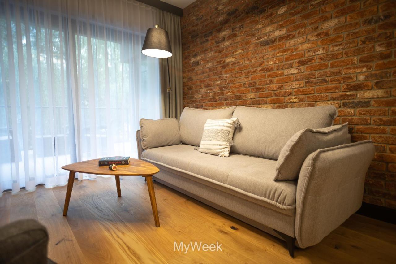 Apartment Ogrody Pieniawskie, Myweek *